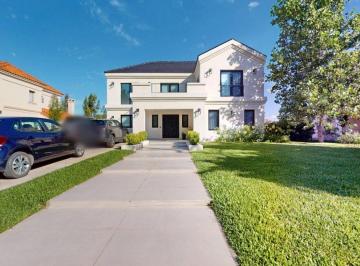 Casa · 203m² · 6 Ambientes · Venta Casa Saint Thomas Este Country Club, Canning