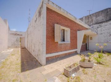 Casa · 53m² · 3 Ambientes · 2 Cocheras · Casa Terreno en Ciudadela. Au Oeste y Gral Paz