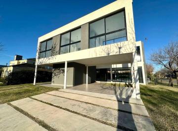 Casa · 250m² · 5 Ambientes · 2 Cocheras · Casa en Venta 5 Amb en Haras Santa Maria