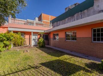 Casa · 185m² · 5 Ambientes · 2 Cocheras · Casa 5 Amb en Venta con Pileta en Centro Laferrere