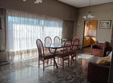 PH · 255m² · 4 Ambientes · 1 Cochera · PH 4 Amb. con Quincho, Patio y Cochera + Local Com