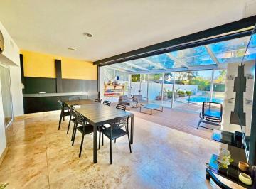 Casa · 320m² · 4 Ambientes · 1 Cochera · Venta Casa Minimalista 4 Amb Ituz Pileta y Quincho
