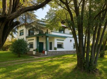 Quinta vacacional · 200m² · 4 Dormitorios · Casa Quinta 5 Amb con Pileta 2000 m² Moreno