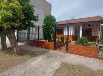Casa · 160m² · 4 Ambientes · 1 Cochera · Casa 4 Ambientes Garage Galeria Quincho Parrilla