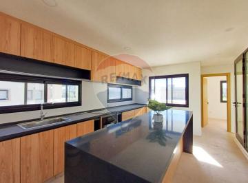 Casa · 207m² · 5 Ambientes · 2 Cocheras · Venta - Casa 5 Amb. con Piscina - Medal Cc, Pilar