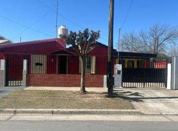 Casa · 150m² · 7 Ambientes · 1 Cochera · Venta Dos Casas de 2 Dorm en Estacion Flores