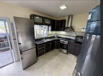 Casa · 227m² · 8 Ambientes · 1 Cochera · Venta Casa - Cosquin 6 Dor - Cochera - Centro - Apta Cred.