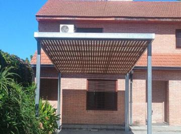 Casa · 90m² · 4 Ambientes · 1 Cochera · Duplex en Venta - La Plata Patio Pileta Cochera