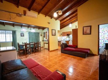 Casa · 139m² · 4 Ambientes · 2 Cocheras · Casa en Venta City Bell 2/3 Dorm.