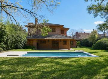 Casa · 380m² · 9 Ambientes · 4 Cocheras · Casa en Venta La Plata 5 Dorm. Parque Pileta