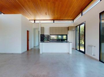 Casa · 134m² · 5 Ambientes · 1 Cochera · Casa en Venta El Quimilar 3 Dorm. Parque
