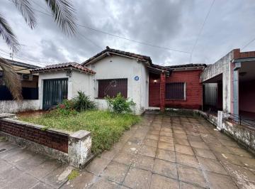 Casa · 120m² · 4 Ambientes · 1 Cochera · Venta de Casa 4 Amb. - Lote 378 m - Ituzaingo