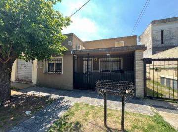 PH · 64m² · 3 Ambientes · Casa 3 Ambientes Reciclada en Venta – Castelar