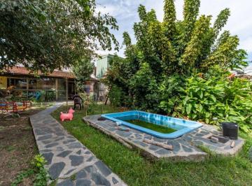 Casa · 228m² · 4 Ambientes · 1 Cochera · Venta Casa 4 Ambientes con Patio Pileta y Garage