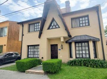 Casa · 200m² · 6 Ambientes · 1 Cochera · Venta Casa Barrio San Miguel de Ghiso