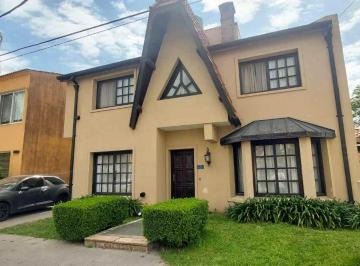 Casa · 200m² · 6 Ambientes · 1 Cochera · Venta Casa Barrio San Miguel de Ghiso