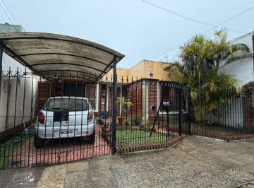 Casa · 67m² · 3 Ambientes · Venta Casa 3amb Cochera Apto Credito Ituzaingo Sur