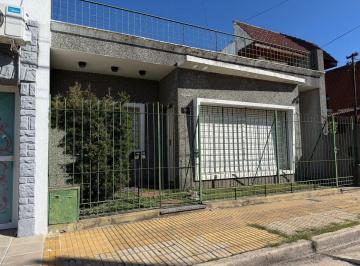 Casa · 147m² · 3 Ambientes · Casa en Venta C/amplio Fondo y Quincho - Avellaneda