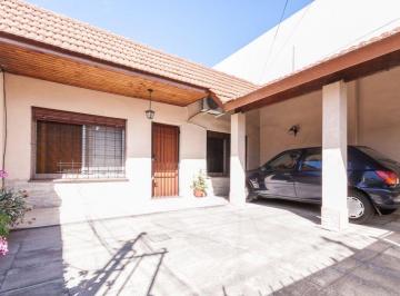 Casa · 76m² · 3 Ambientes · 2 Cocheras · Casa 3 Amb con Jardin/terraza Apta Credito
