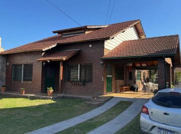 Casa · 264m² · 7 Ambientes · 3 Cocheras · Casa de 4 Amb en Doble Lote + Dpto 3 Ambientes