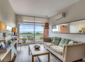 Departamento · 60m² · 3 Ambientes · Venta Apartamento de 2 Dorm. Frente Al Mar!