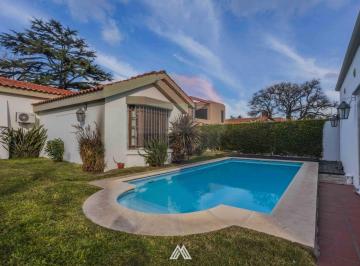 Casa · 278m² · 10 Ambientes · 1 Cochera · Venta Hermosa Casa Carrasco 3 Dorm., 3 Baños