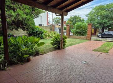 Casa · 157m² · 4 Ambientes · 2 Cocheras · Venta de Casa 4 Amb con Cochera Apto Credito