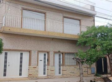 Casa · 259m² · 4 Ambientes · 2 Cocheras · Venta Casa en Bloque m. Coronado Permuta Financia