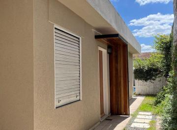 Casa · 152m² · 5 Ambientes · 1 Cochera · Vta Casa "A Nuevo" 3 Dorm - Jardín - Pileta - 385 m² Lote