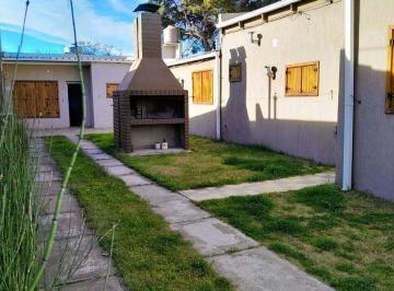 Casa · 220m² · 12 Ambientes · 2 Cocheras · Venta Casa Mas 4 Departamentos en Monte Hermoso