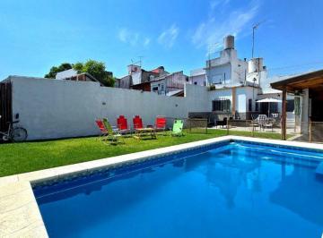 Casa · 70m² · 3 Ambientes · 2 Cocheras · Venta Casa 3 Ambientes El Palomar Pileta Parrilla