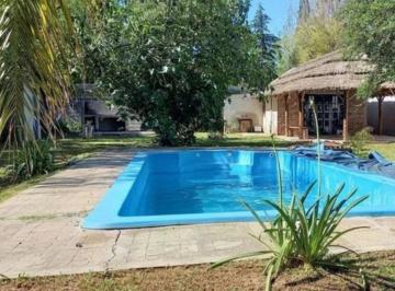 Quinta vacacional · 25m² · 1 Dormitorio · Venta Quinta con Pileta y Amplio Jardin - 900 m²