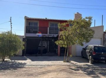 Casa · 277m² · 4 Ambientes · 1 Cochera · Casa 3 Dormis - Quincho - Apto Credito Hipotecario