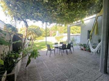 Casa · 200m² · 5 Ambientes · 1 Cochera · Venta Casa 5 Ambientes Pileta Don Torcuato
