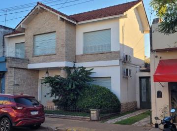 Casa · 370m² · 7 Ambientes · 3 Cocheras · Casa Icónica con Local Cochera X4 Casco Historico