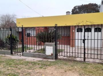 Casa · 60m² · 4 Ambientes · 1 Cochera · Venta Casa Santo Tome, Santa Fe con Patio y Cochera