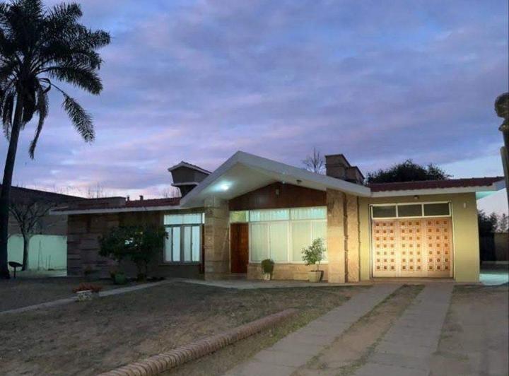 Casa · 188m² · 6 Ambientes · 1 Cochera