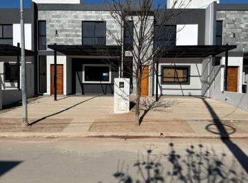 Casa · 114m² · 3 Ambientes · 1 Cochera · Venta Duplex 2 Dorm. 2 Baños Docta Central
