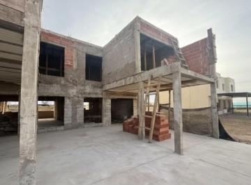 Casa · 124m² · 3 Ambientes · 1 Cochera · Duplex 3 Dorm Cuestas de Manantiales en Pozo