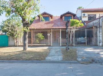 Casa · 132m² · 4 Ambientes · 1 Cochera · Casa en Venta 4 Amb Apta Credito