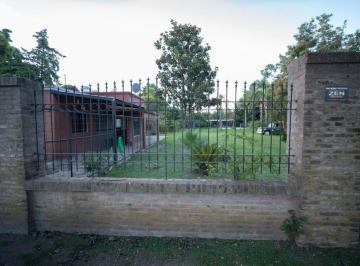 Quinta vacacional · 180m² · 2 Dormitorios · Casa Quinta 1.980 m² con Pileta y Dos Viviendas