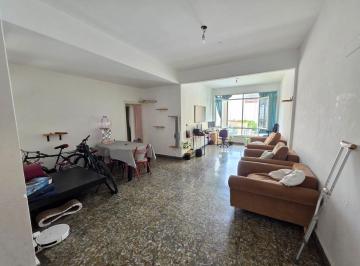 Departamento · 77m² · 4 Ambientes · Venta Depto 4 Amb Flores Muy Luminoso - Apto Créd