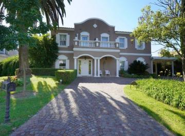 Casa · 250m² · 8 Ambientes · 2 Cocheras · Casa en Venta en La Isla, Nordelta, Al Lago
