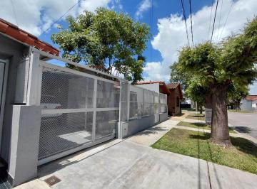 Casa · 140m² · 4 Ambientes · 2 Cocheras · Venta Casa 4 Amb C/cochera. Apta Credito!