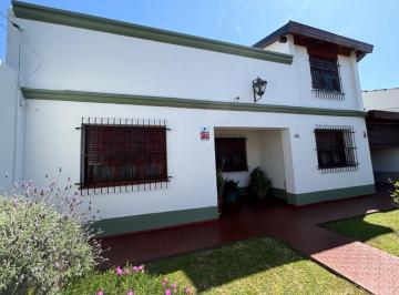 Casa · 160m² · 4 Ambientes · 3 Cocheras · Venta Casa 4 Amb Hurlingham Cochera Permuta