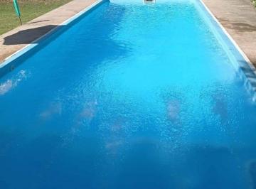 Quinta vacacional · 35m² · 1 Dormitorio · Venta Quinta 2amb Pileta Parque Moreno Permuta
