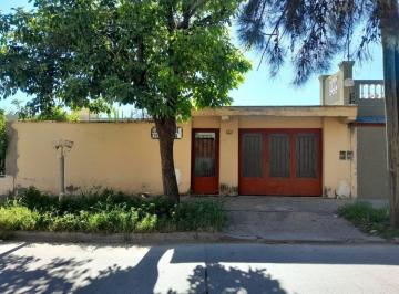 Casa · 107m² · 4 Ambientes · 1 Cochera · Venta Casa en B° Ejercito Argentino