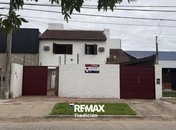Casa · 146m² · 5 Ambientes · 2 Cocheras · Casa de 5 Ambientes en Venta Categoría Muy Buena.