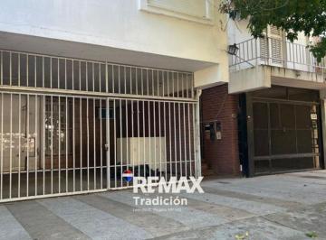 Casa · 371m² · 11 Ambientes · 2 Cocheras · Casa + 4 Departamentos Sobre Av - Macrocentro