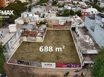 Terreno · 688m² · Lote en Venta Av 9 de Julio Frente Al Hospital